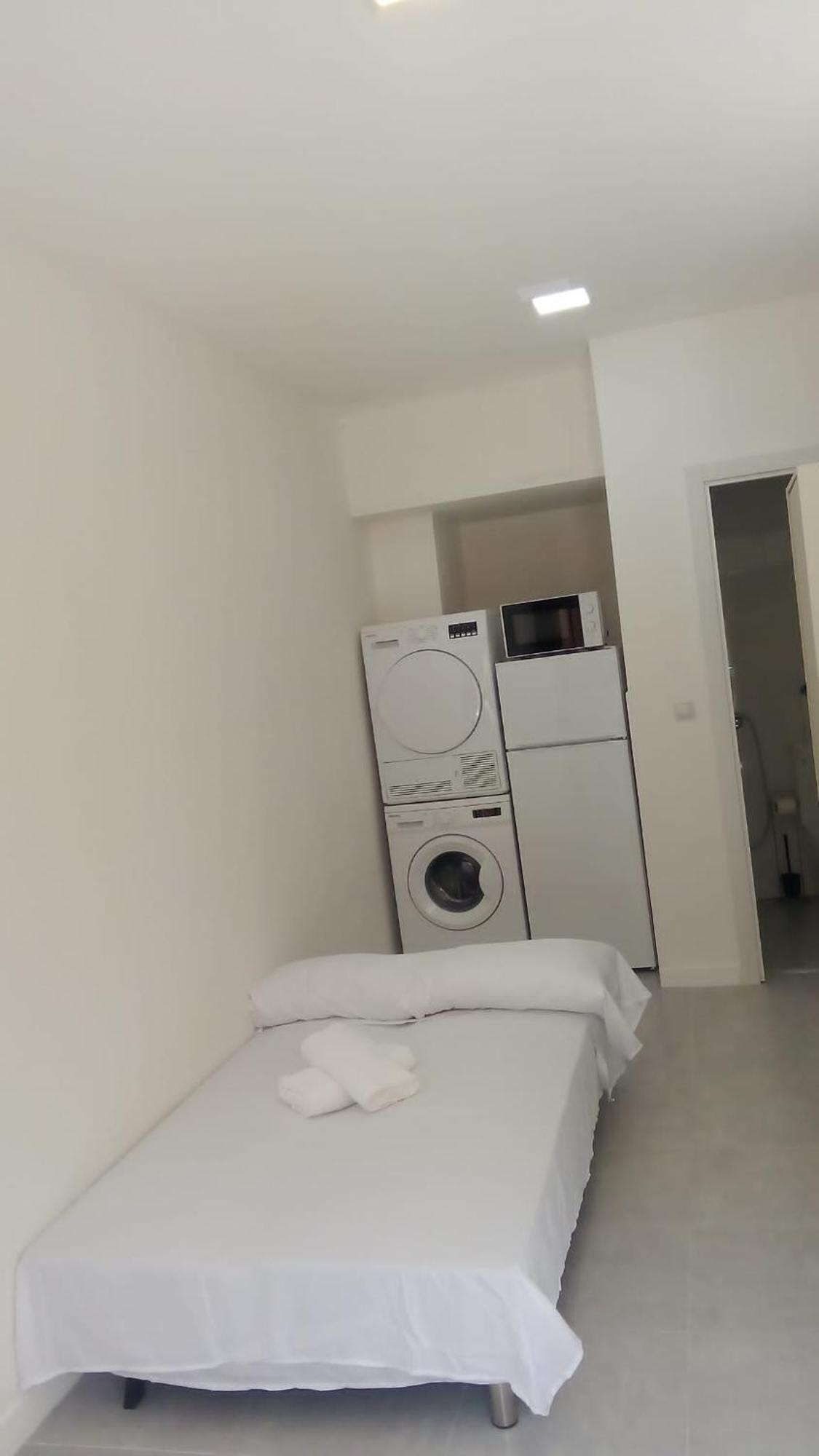 Estudio Encantador Cerca Del Carrefour Rosaleda 1 マラガ エクステリア 写真