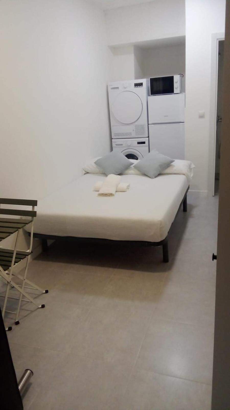 Estudio Encantador Cerca Del Carrefour Rosaleda 1 マラガ エクステリア 写真